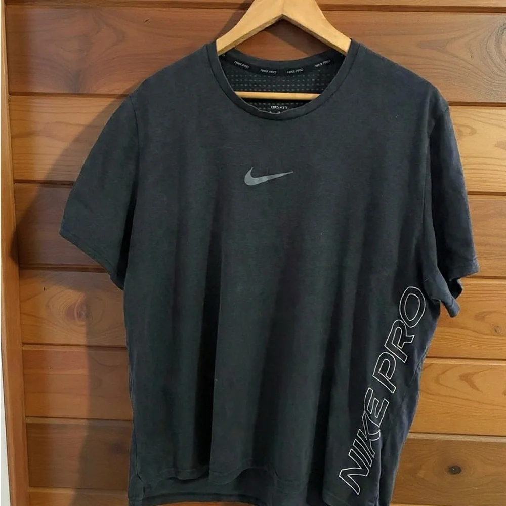 Nike Pro Charcoal Men's Short Sleeve Tee - Picture 1 of 6